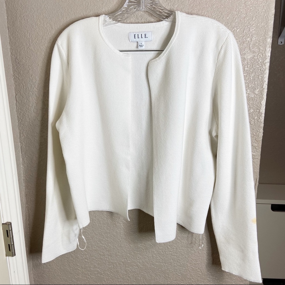 ELLE Women’s White Blazer. L.